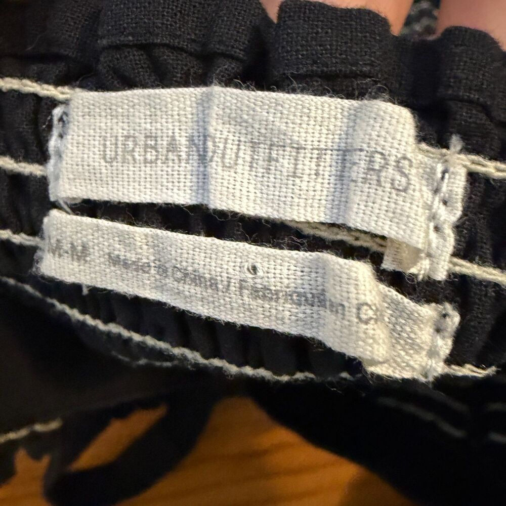 Wome URBAN OUTFITTERS Shirred Crop Top Stretch Knit Cropped Top in Black Medium - Picture 4 of 7